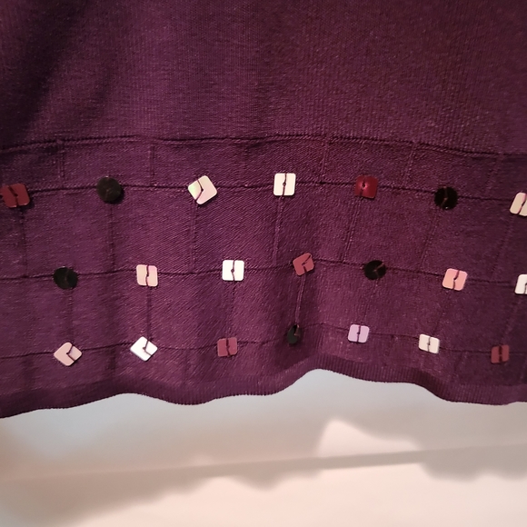 PIANO V-Neck Top - Picture 3 of 4